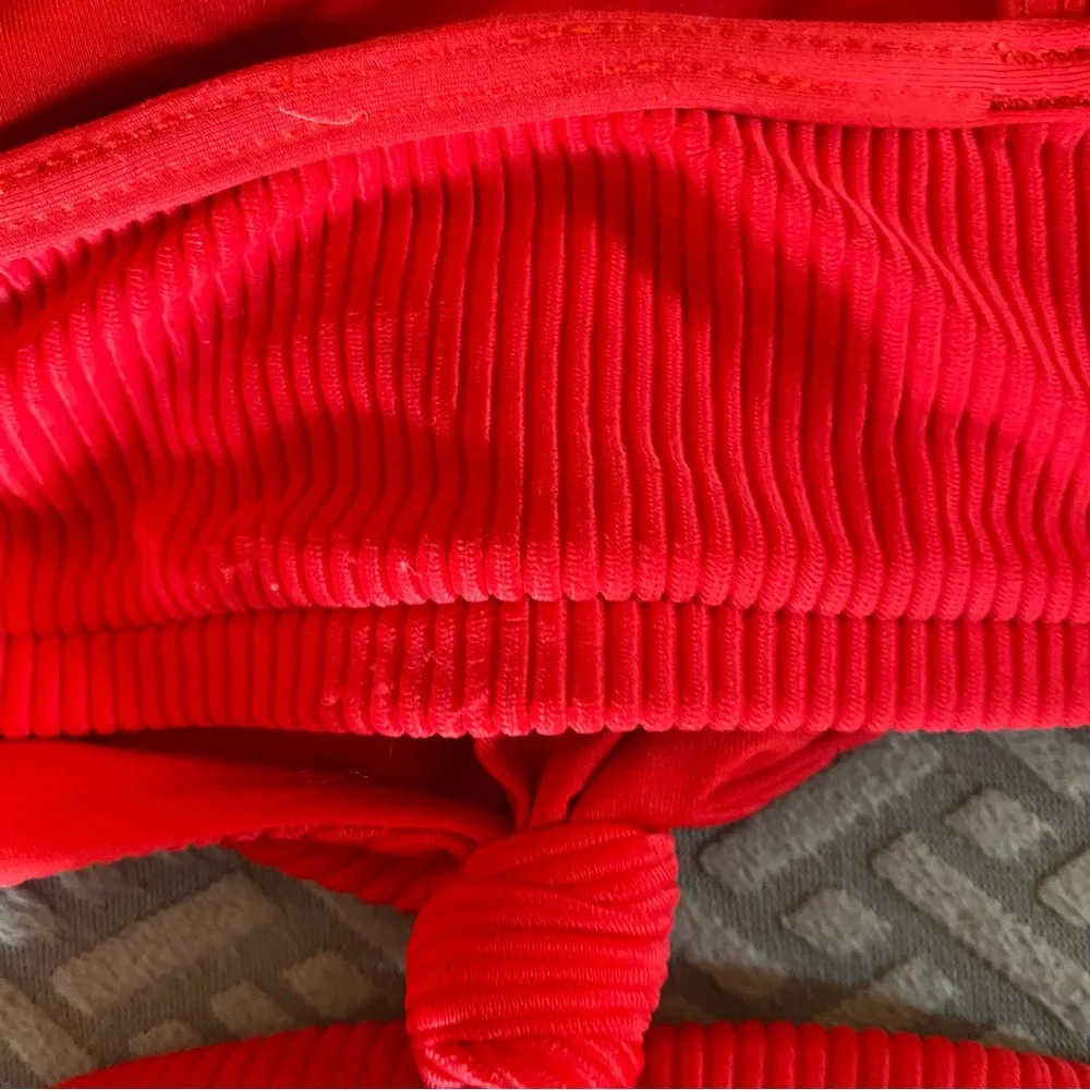 Red Ribbed Knot-Front Bikini Set - Picture 8 of 8